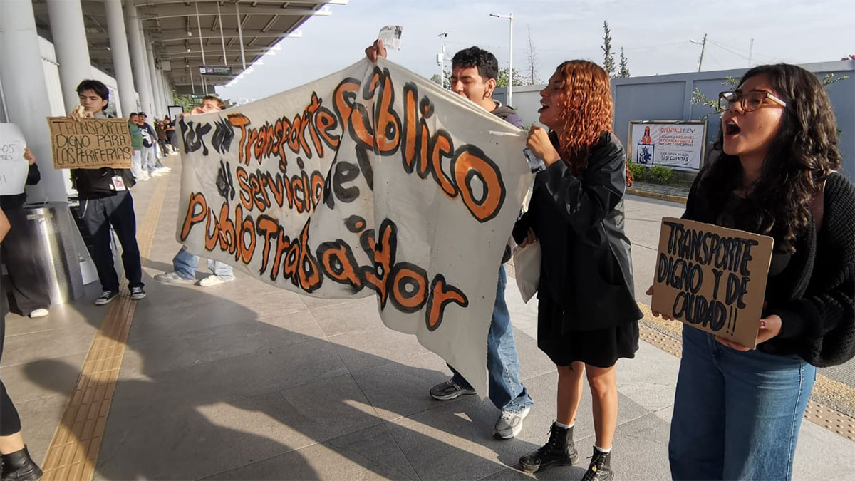León: Protesta de UNAM ENES por transporte público en Timoteo Lozano