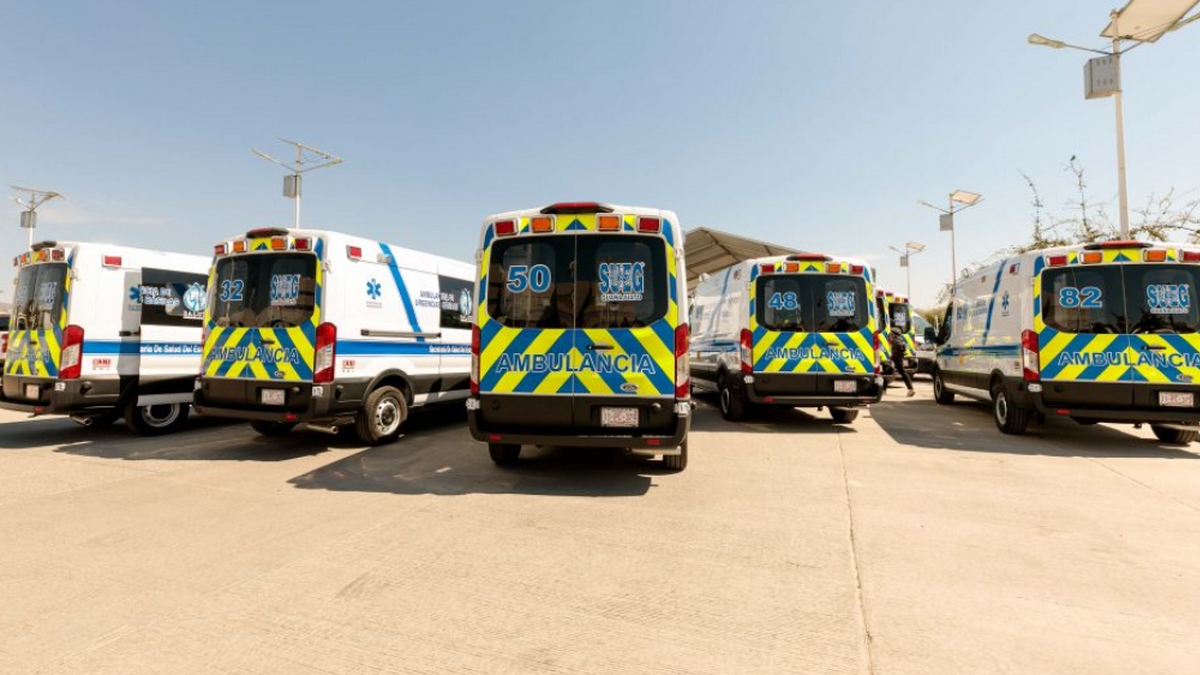 León recibe cinco ambulancias por 8.2 millones; regidora expresa dudas