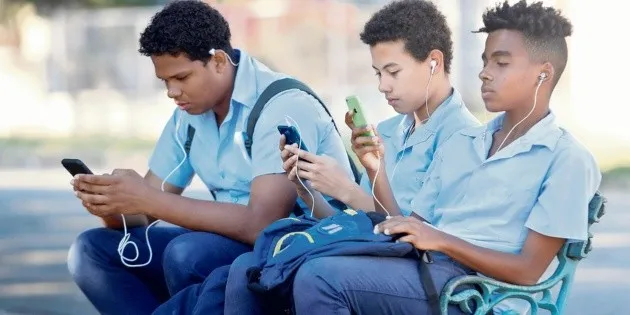 México: SEP implementará restricción de celulares en escuelas