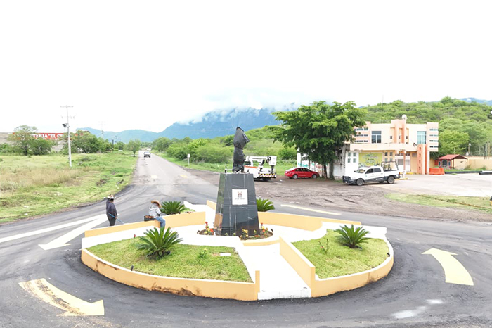 Morelia: Inaugura Pablo Varona glorieta en honor a Leo Santa Cruz