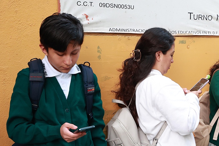 Morelia: Restringen el uso de celulares en primarias y secundarias desde noviembre