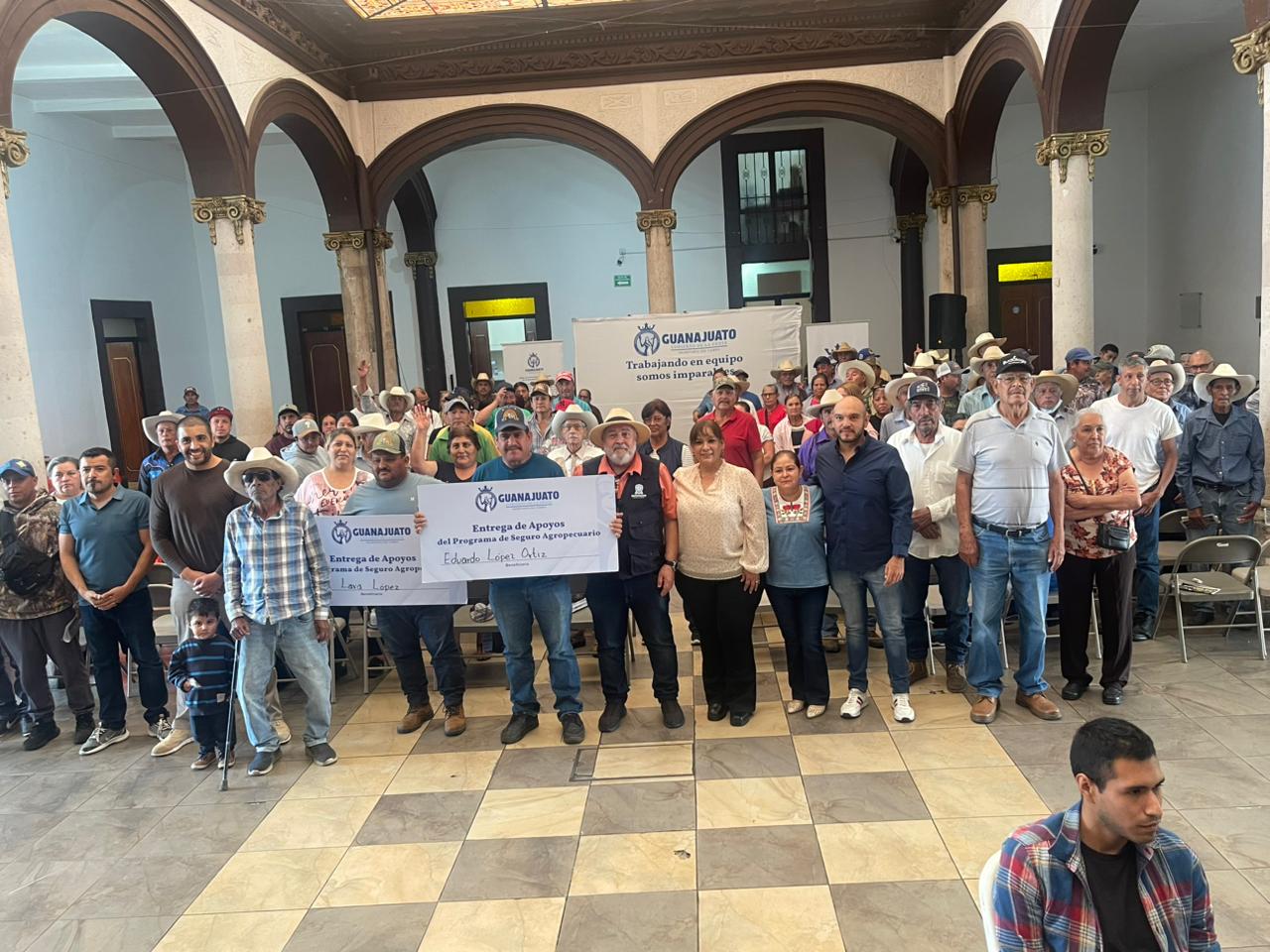 Moroleón: Gobierno de la Gente y SECAM apoyan a productores afectados
