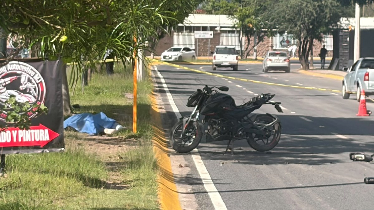Motociclista fallece tras chocar con poste en el bulevar Milenio, León