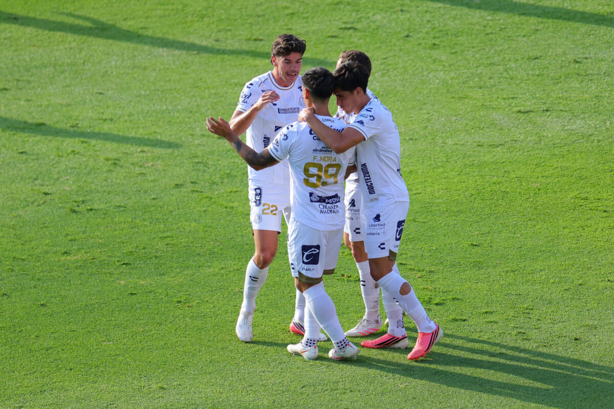 Necaxa debuta con derrota: Reynoso pierde 3-1 en su primer partido
