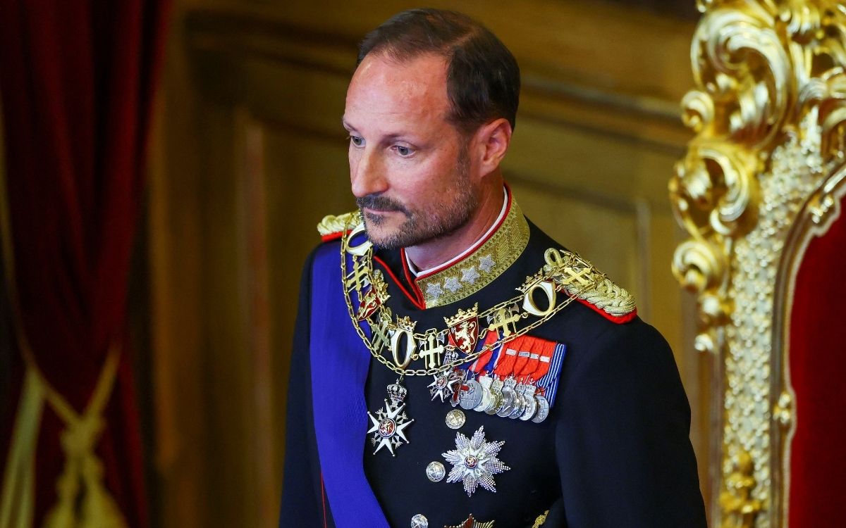 Noruega: Haakon VIII asume la corona en el contexto internacional