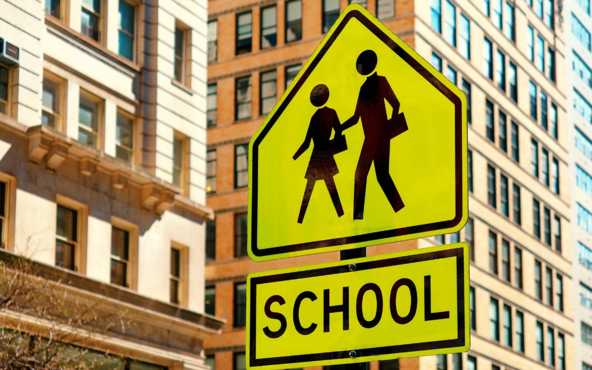 Nueva York implementa nuevas reglas para escuelas públicas sin IA