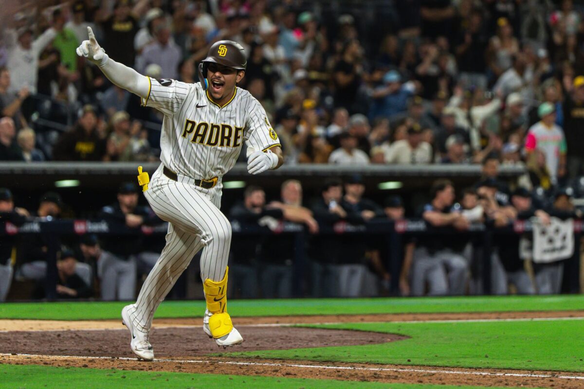Padres barren a Marlins 7-3 y extienden su racha triunfal