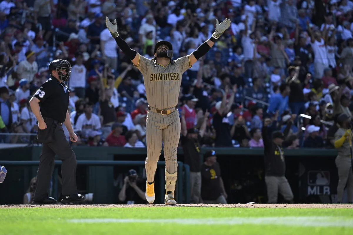 Padres ganan 7-6 a Giants con jonrones de Tatis y Merrill