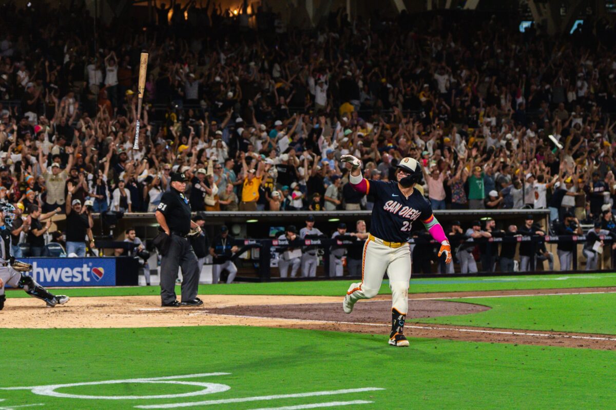 Padres golpean fuerte y aseguran su lugar en los Playoffs