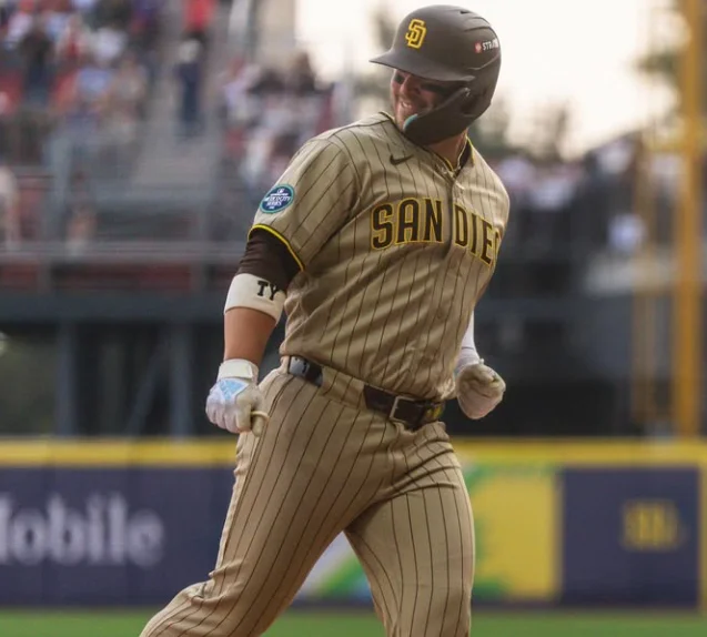 Padres reintegran al primera base estrella Ty France para la temporada