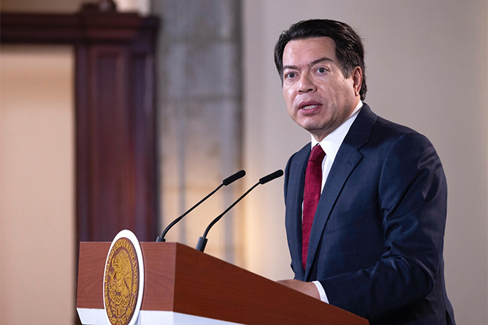 Política nacional: Restricción de celulares a maestros según SEP