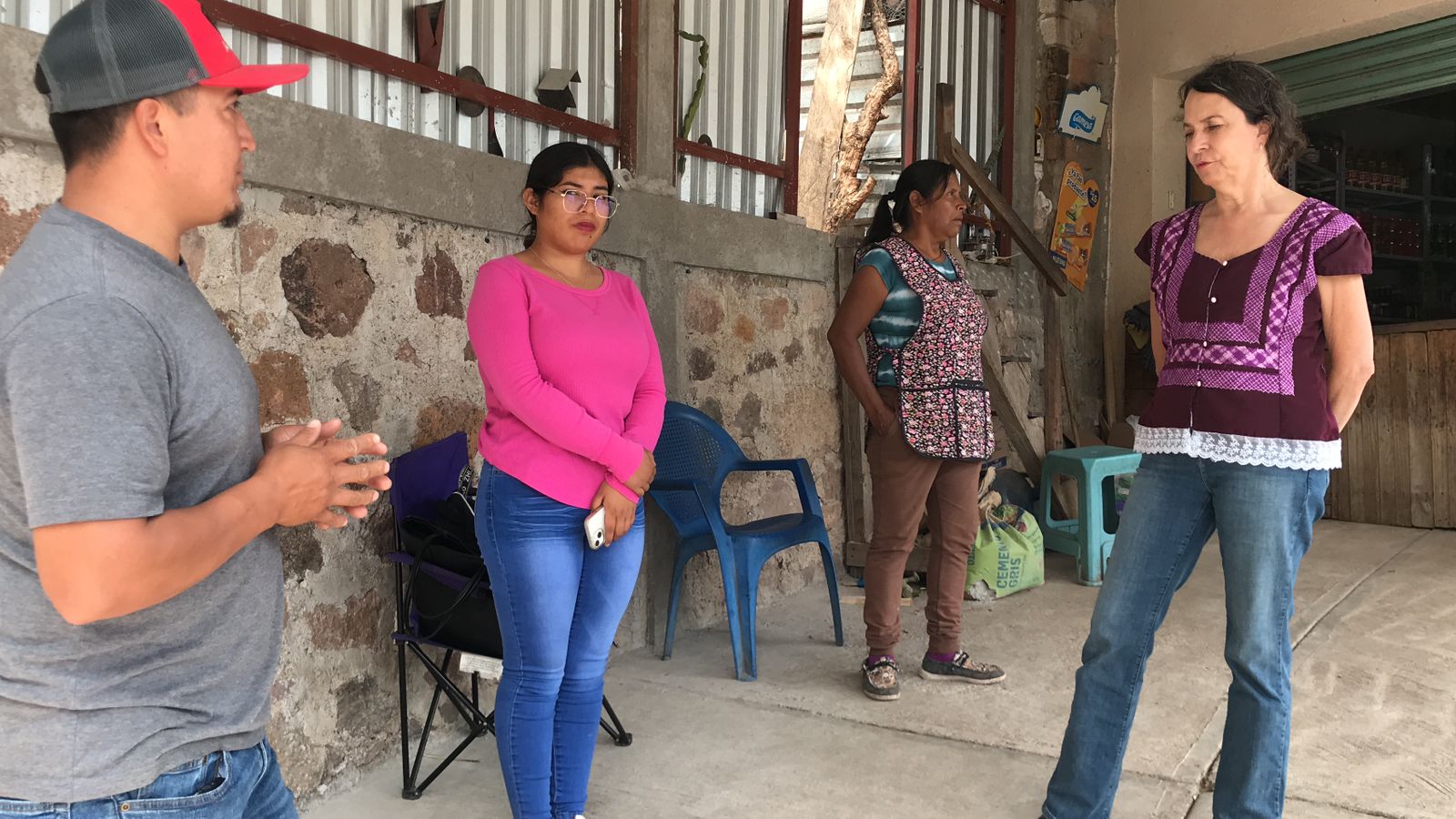 Santa Catarina: Gobierno de la Gente apoya a migrante deportado y su hijo