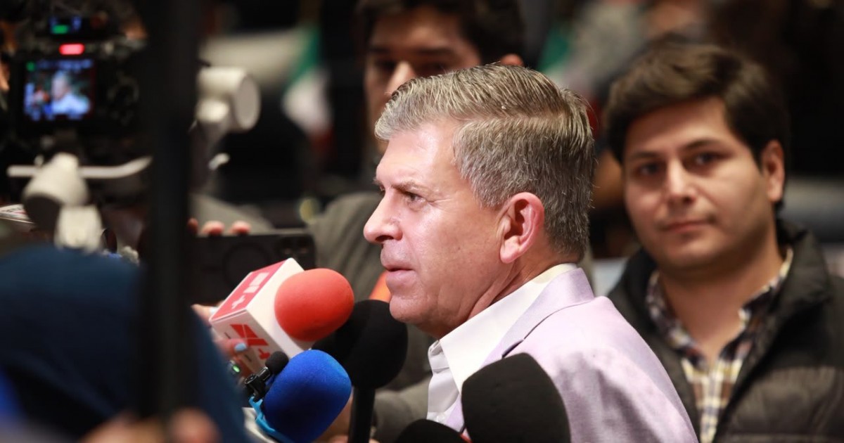 Sheffield aclara que no busca candidatura en León tras enfrentamiento con Emmanuel Reyes