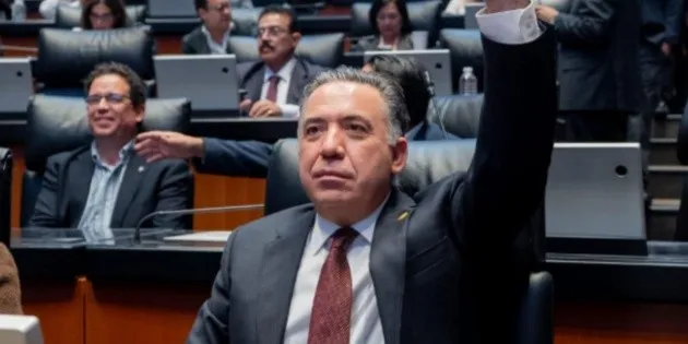 Tijuana: Enrique Inzunza se convierte en senador sin partido tras salir de Morena