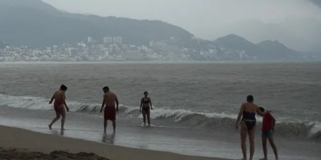 Acapulco: Huracán Trudy impacta con lluvias intensas en la costa