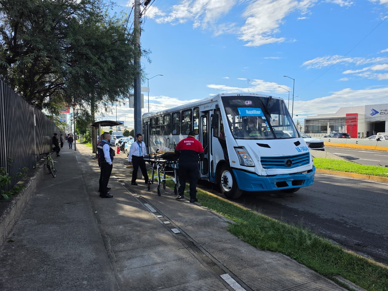 Accidente en bulevar Aeropuerto de León deja 6 heridos