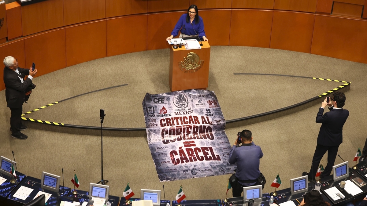 Artículo 403 Bis: Pueden encarcelarte por hacer memes en México
