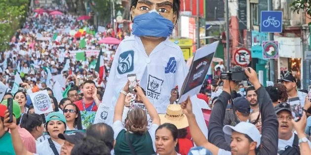 CDMX: 7 mil trabajadores del IMSS participan en marcha