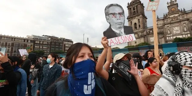 CDMX: Ocho mil personas participan en marcha por el 2 de octubre