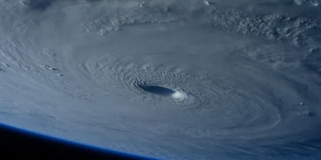 Hawái: Imagen satelital del ojo del huracán Vance categoría 1