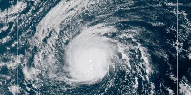 Hawái: Tifón "Nolo" cambia de status y avanza por el océano