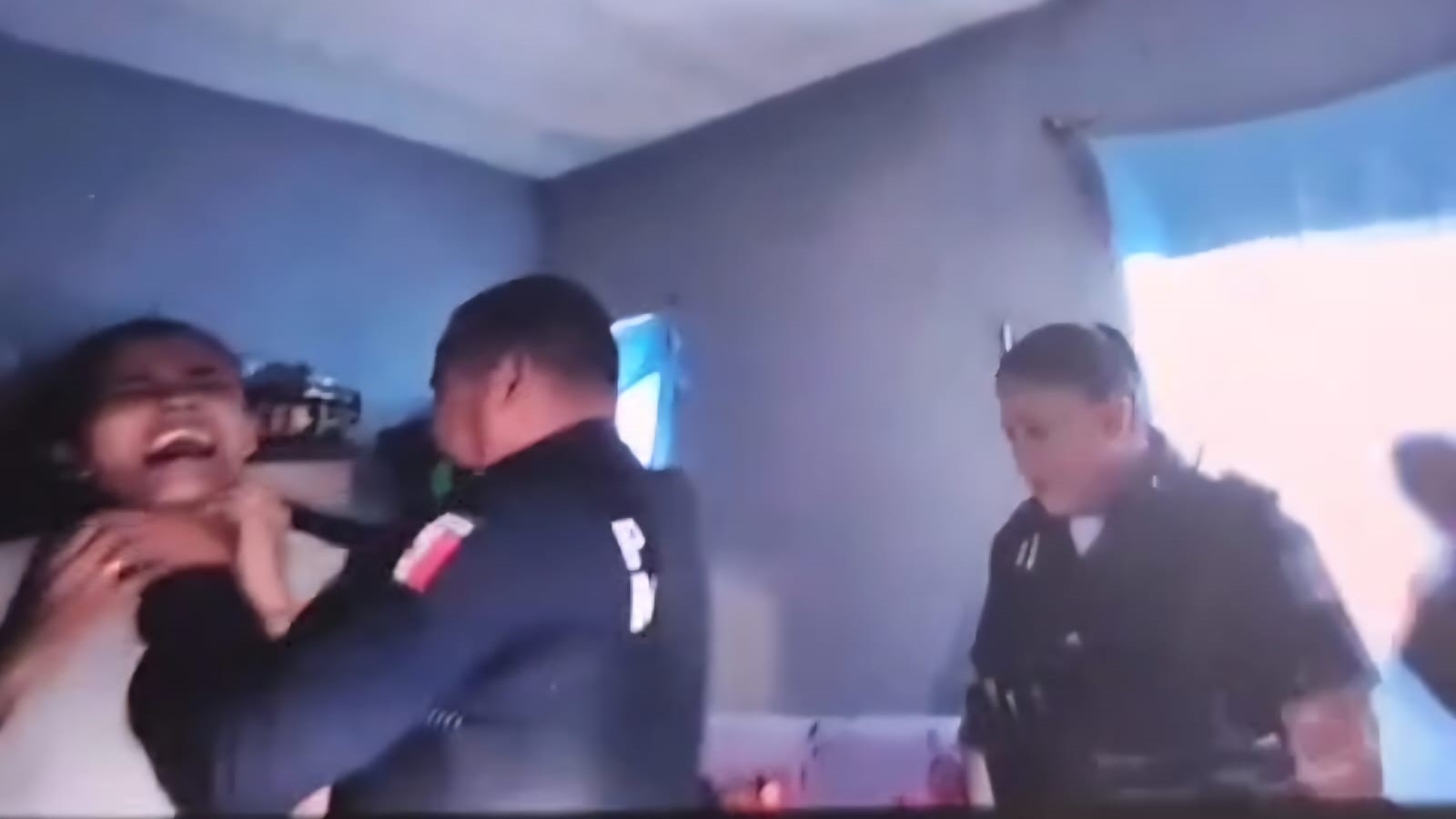 León: Destituyen a director policial por agresión a mujer