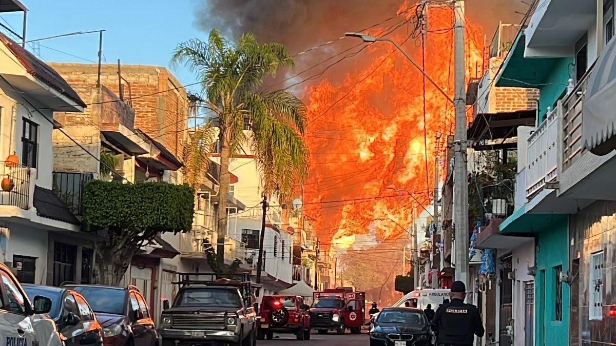 León: Investigacion por incendio en bodega con 750 recipientes inflamables