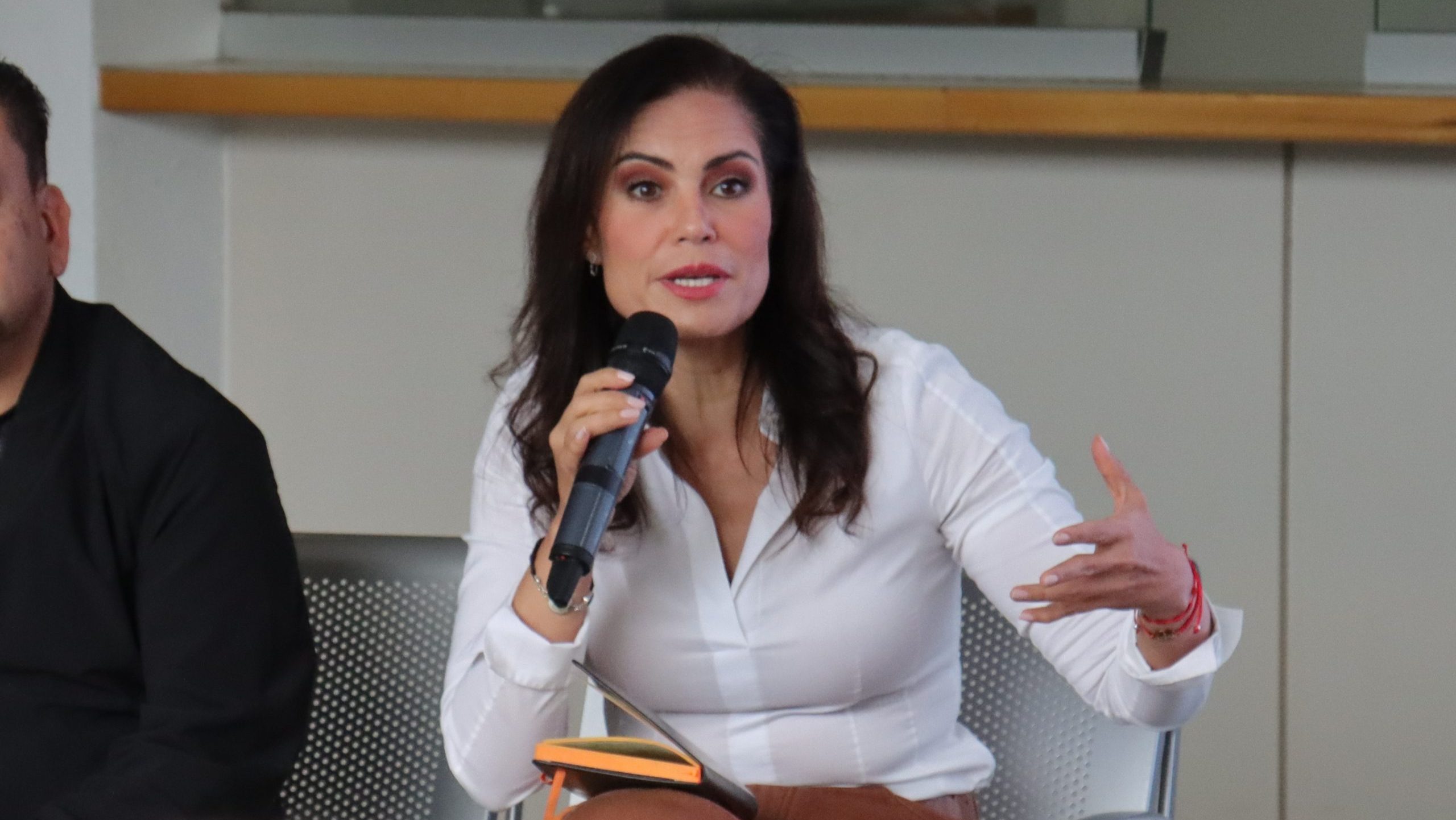León solicita reasignación de recursos para puente en bulevar Aeropuerto