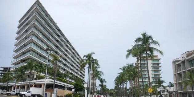 Manzanillo: Huracán Simon se aleja y avanza hacia Jalisco y Nayarit