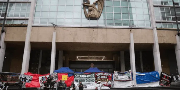 México: Déficit de médicos en IMSS intensifica crisis de salud
