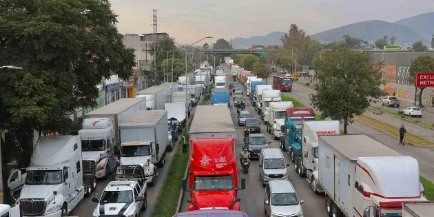 México: Transportistas rechazan bloqueos carreteros según Segob