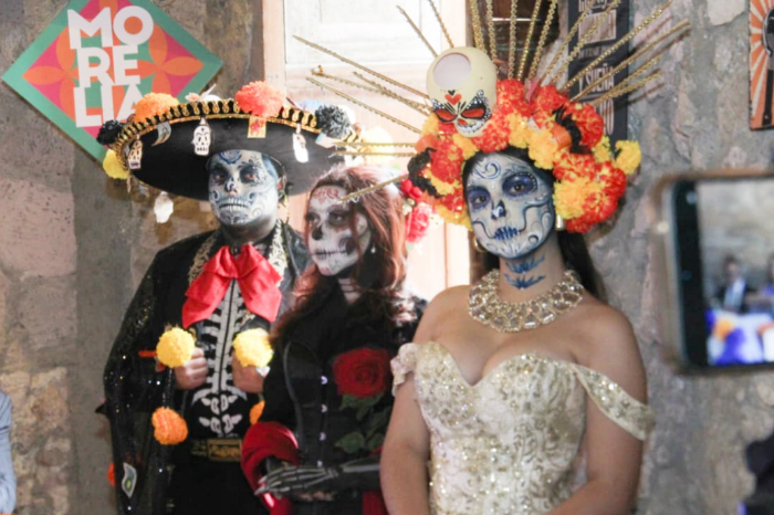 Morelia: Desfile de Catrinas y altares por el Día de Muertos