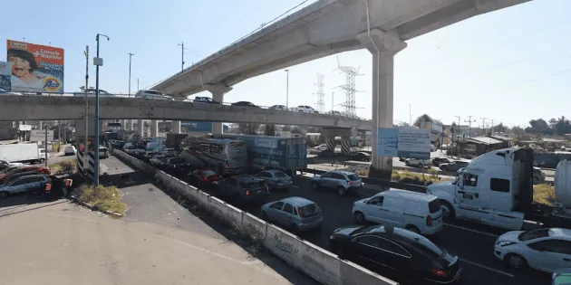 Toluca: Bloqueo en la autopista México-Toluca afecta el tráfico